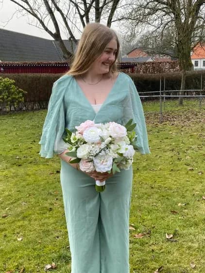 Bella brudebuket rikke smiler