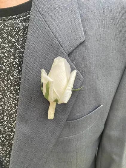 Bella knaphulsblomst lille rose