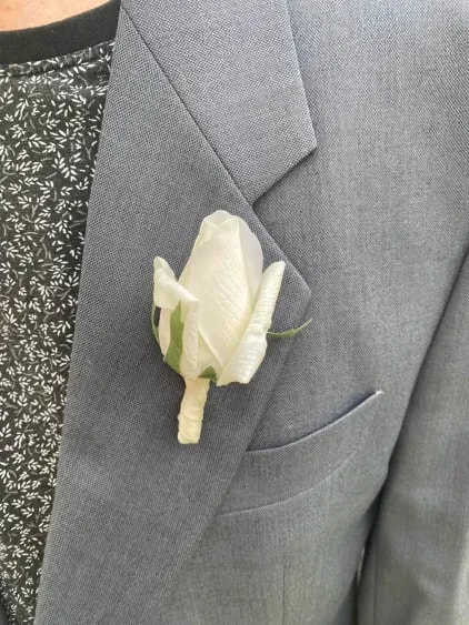 Bella knaphulsblomst lille rose